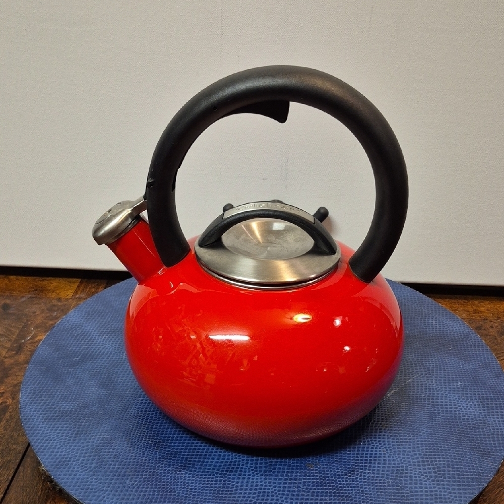 Cuisinart Red "Sweet Retreat"  2 Quart Tea Kettle  (#1393) VGC